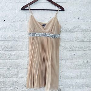 Hourglass Beige Mini Dress Size Medium Excellent Condition